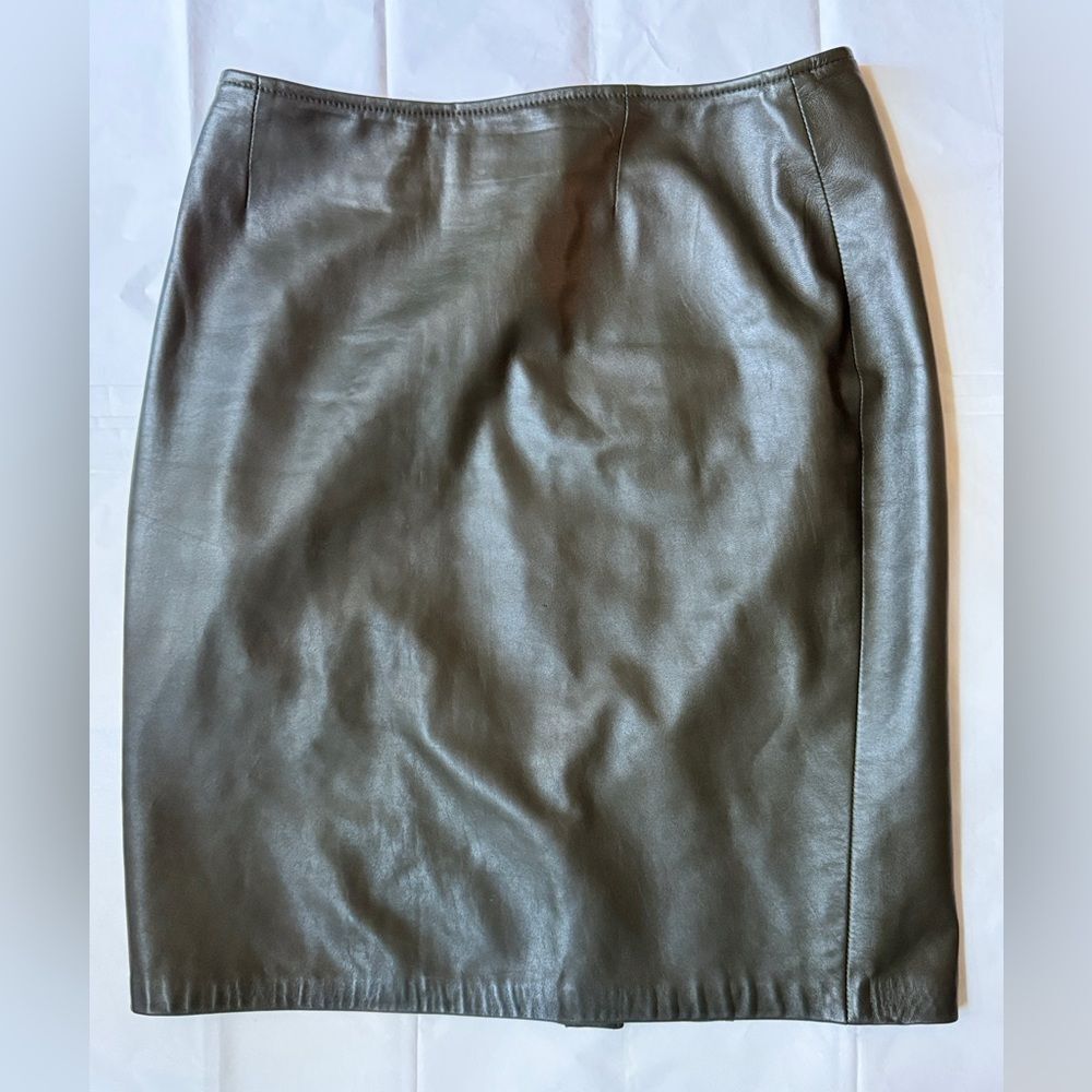 Today ONLY! Size 10 Genuine Leather Dark Olive Green Buttery Soft Skirt Danier